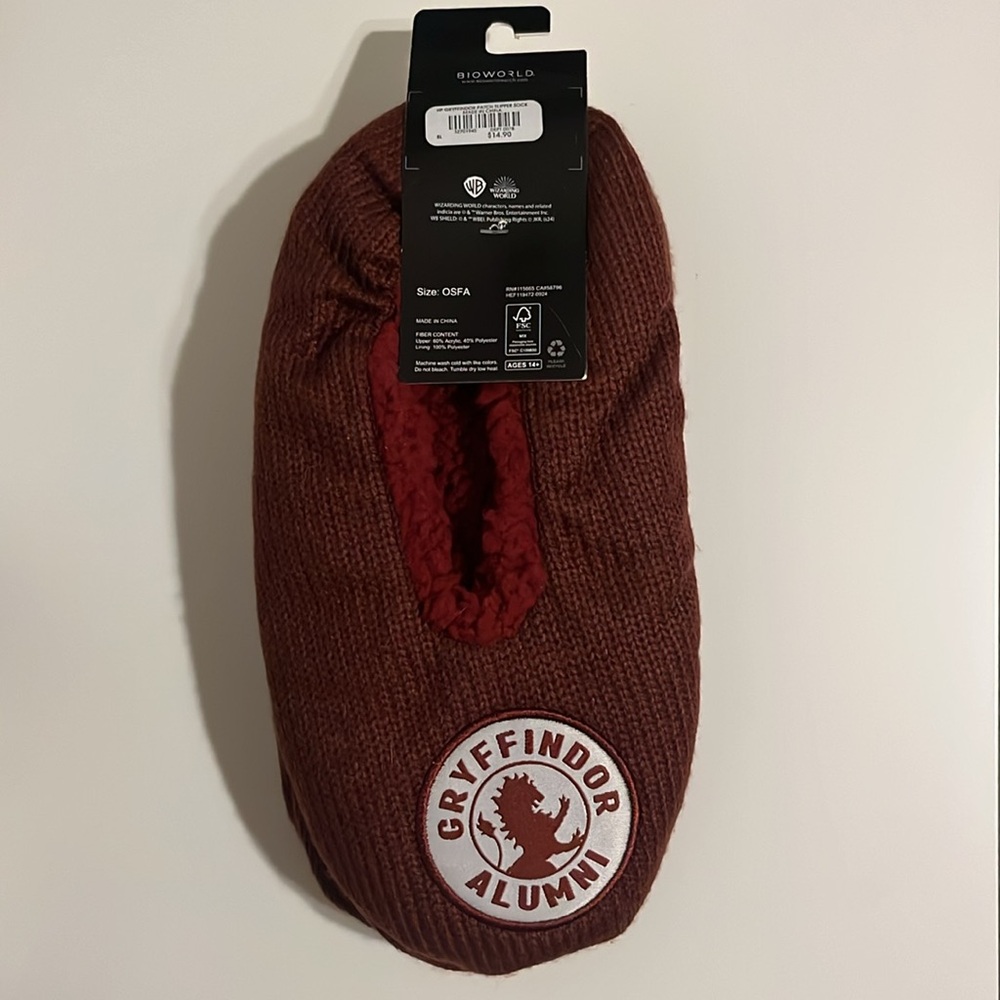 Harry Potter Gryffindor Alumni Patch Slipper Sock Maroon Bioworld Size OSFA - Picture 2 of 5